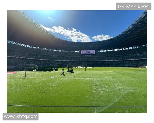 90年代足球巨星风云再起 揭秘那些年球场上的传奇人物与经典时刻